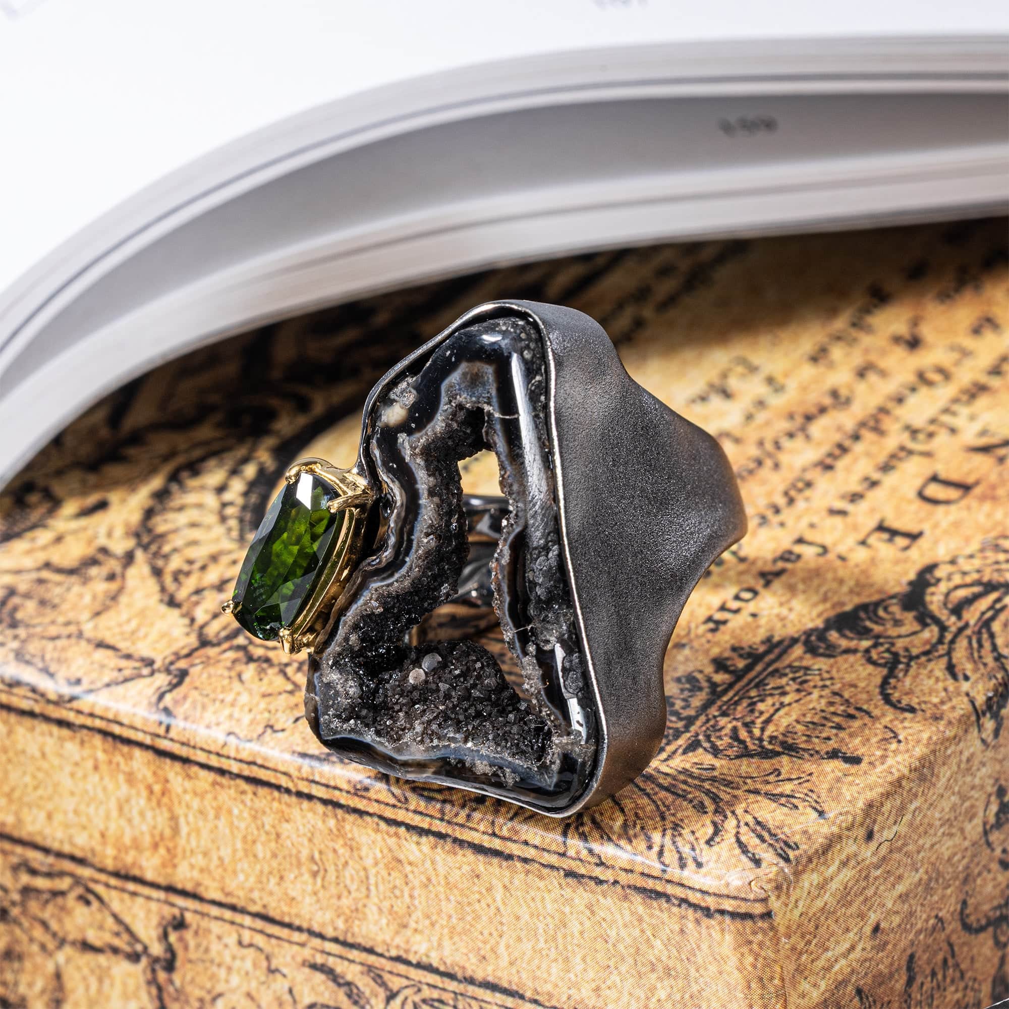 Pontus Singular Edition Silver Ring with Brown Agate Slice and Chrome Diopside