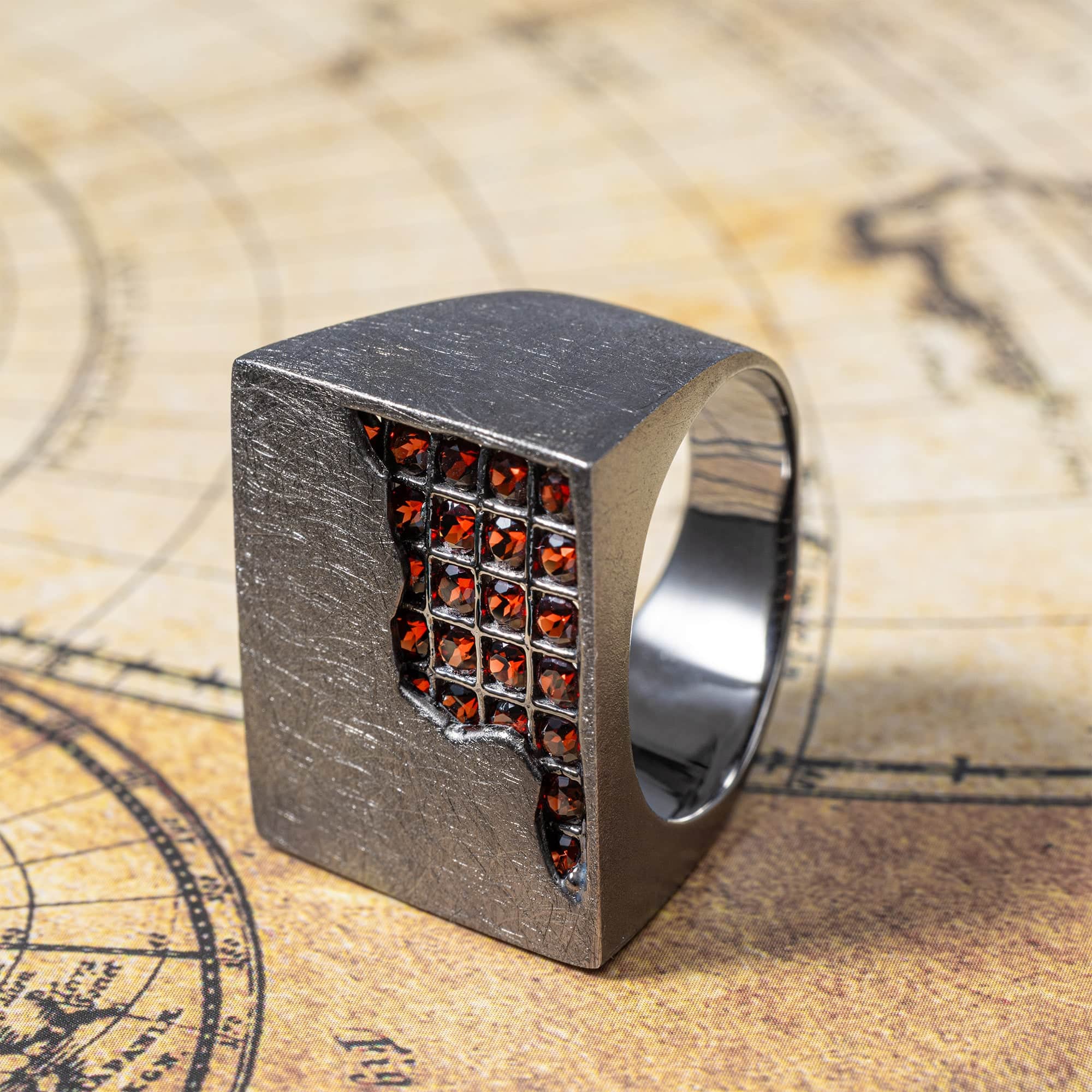 Kratos Singular Edition 925 Silver Signet Ring with Red Garnet Tiles