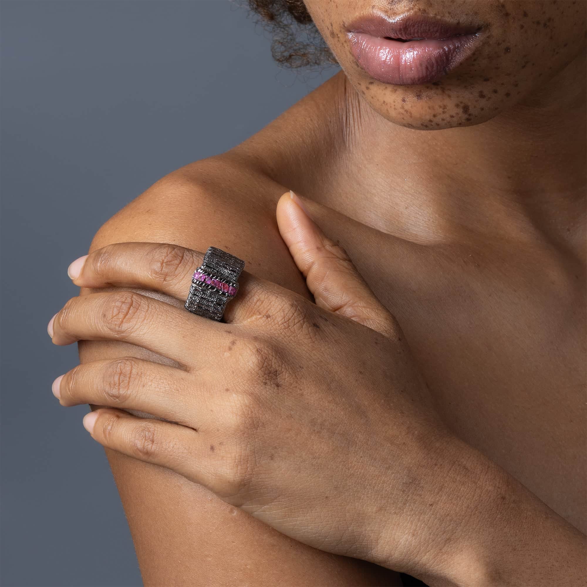 Orpheus Singular Edition Raw Ruby Egoist Ring in Black Ruthenium-Plated Sterling Silver