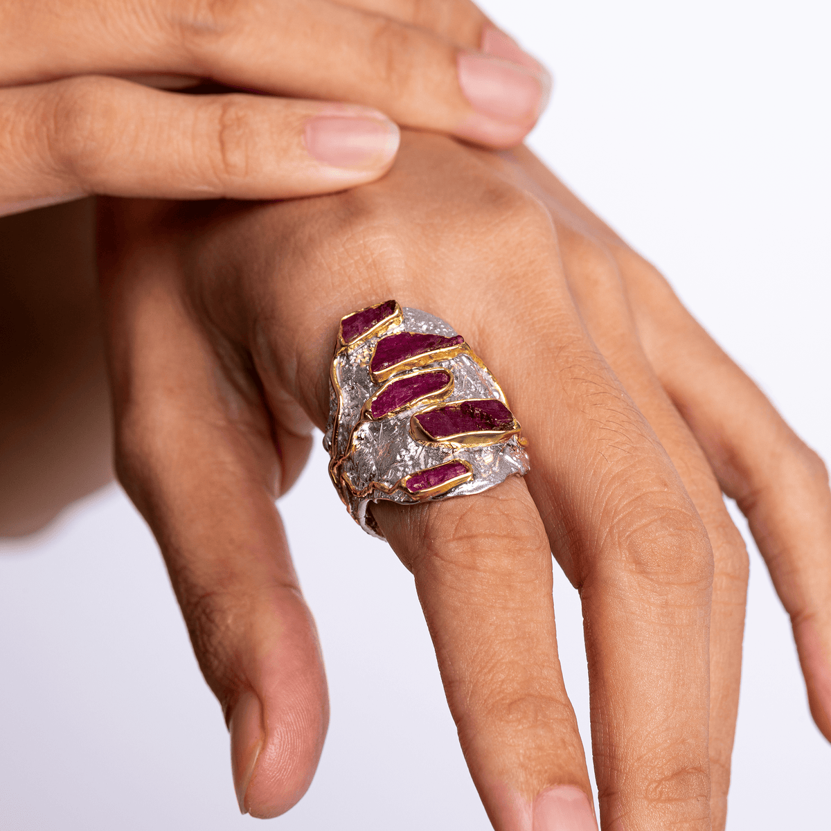 Omma Singular Edition Wide Band Natural Rough Ruby Silver Ring