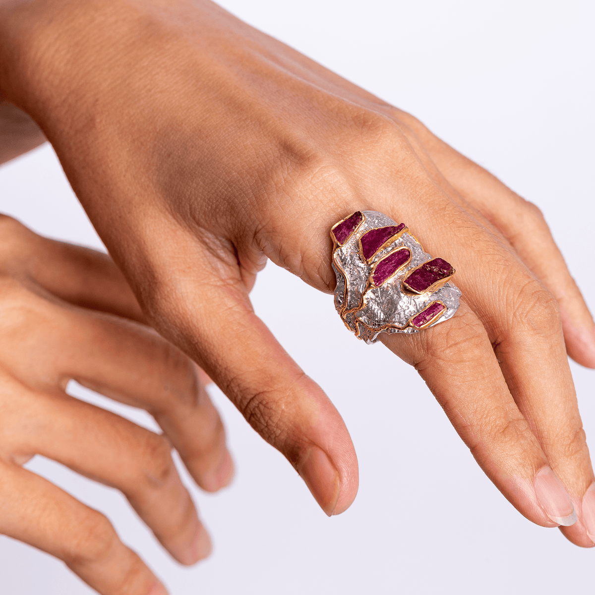 Omma Singular Edition Wide Band Natural Rough Ruby Silver Ring