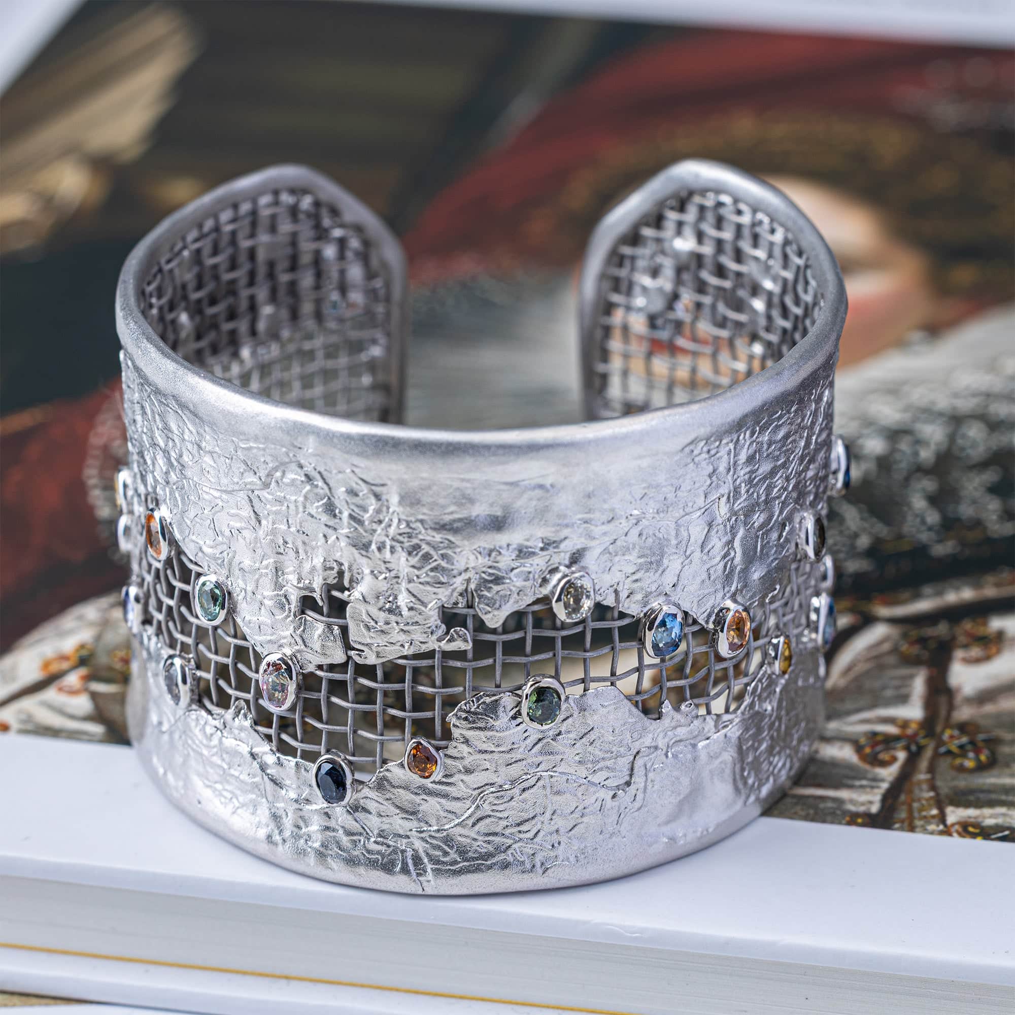 Arche Singular Edition Titanium Mesh & Silver Bangle with Fancy Sapphire