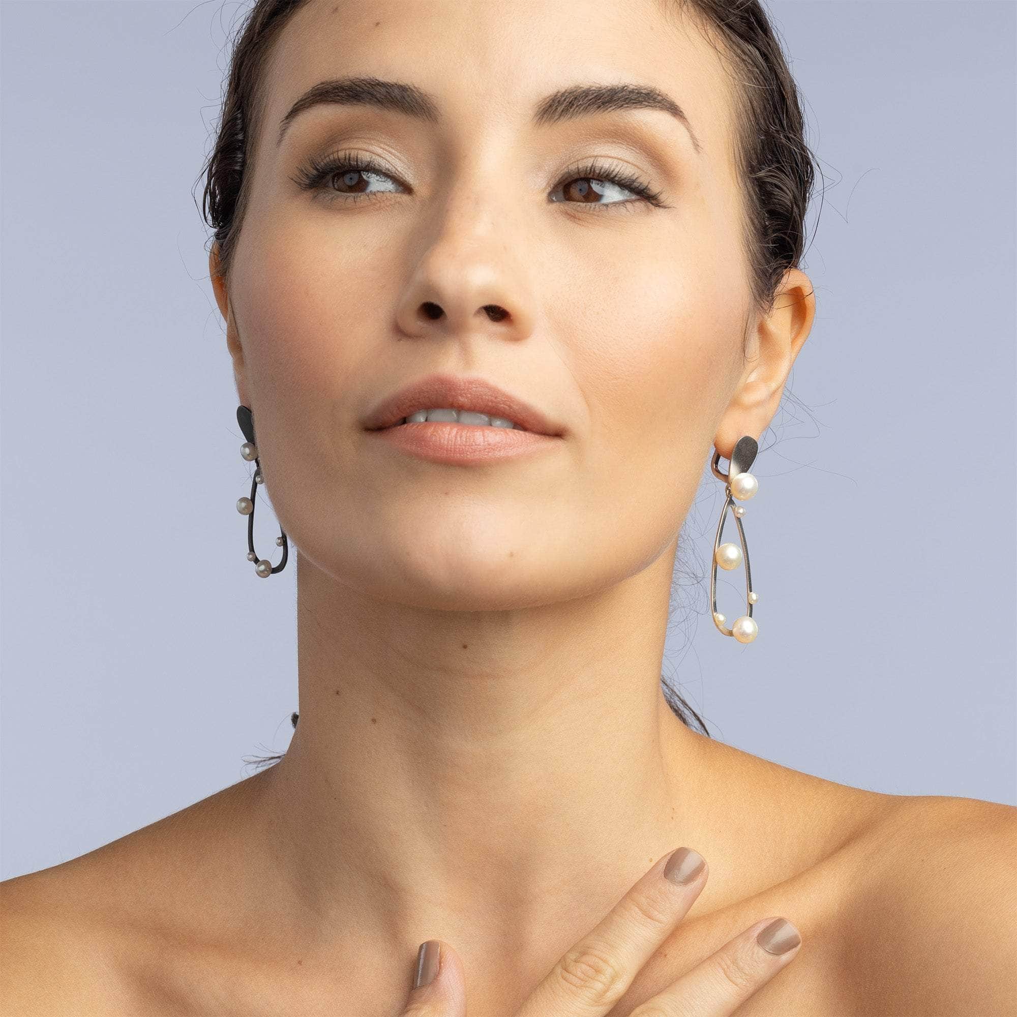 Dyad Asymmetric Black & White Earrings with Cultured White Pearl in 925 Silver (Anthracite and White Rhodium-Plated)
