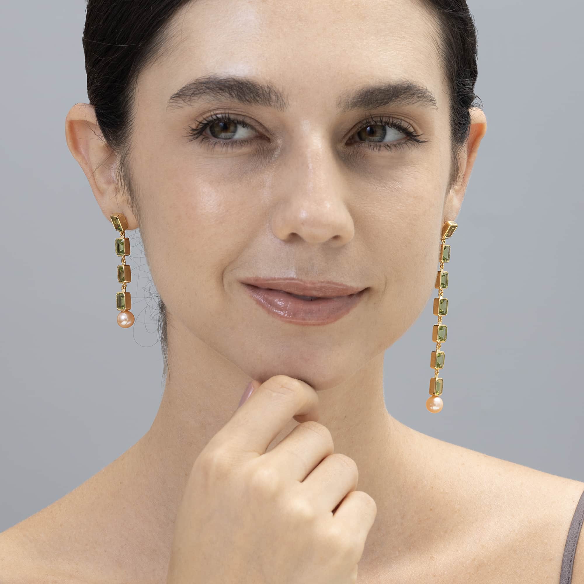 Vera Asymmetric Gold-Plated Silver Earrings with Peridot & Pearl
