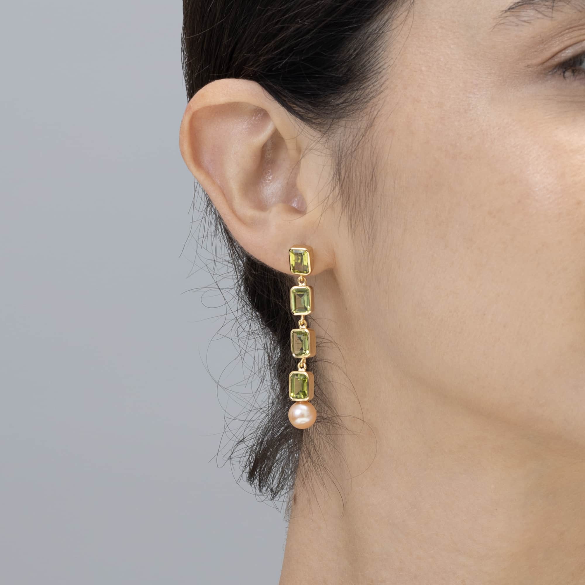 Vera Asymmetric Gold-Plated Silver Earrings with Peridot & Pearl