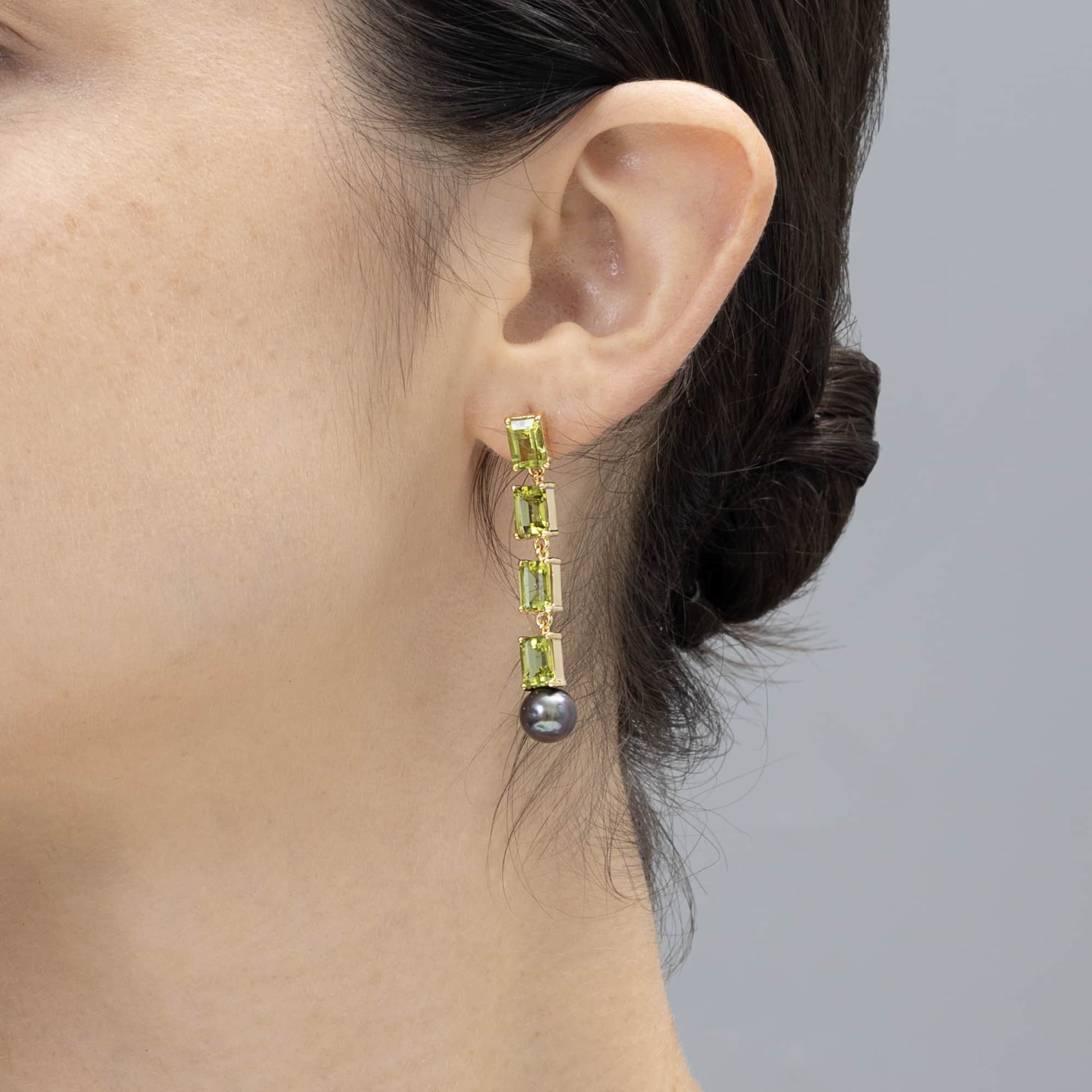 Vera Asymmetric Gold-Plated Silver Earrings with Peridot & Black Pearl