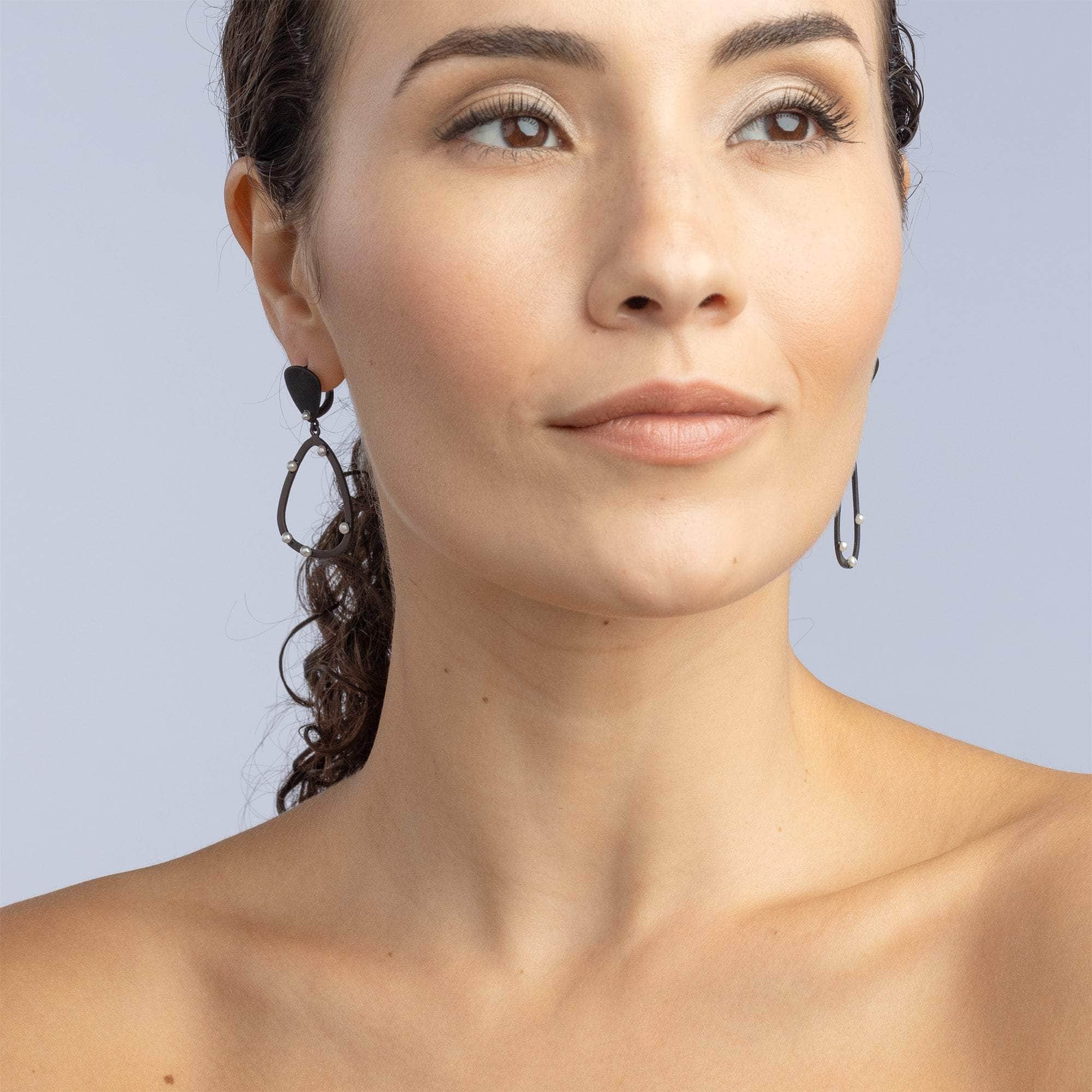 Lonoe  Iconic 925 Sterling Silver Earrings with White Cultured Micro Pearls (Anthracite-Plated)