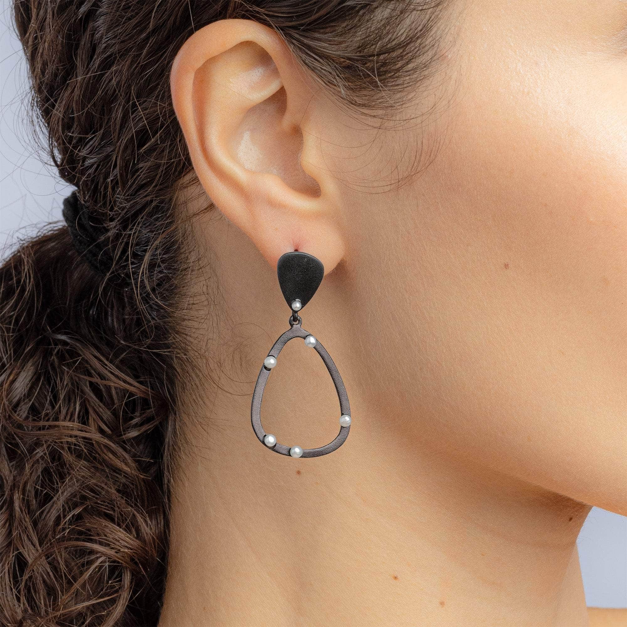 Lonoe  Iconic 925 Sterling Silver Earrings with White Cultured Micro Pearls (Anthracite-Plated)