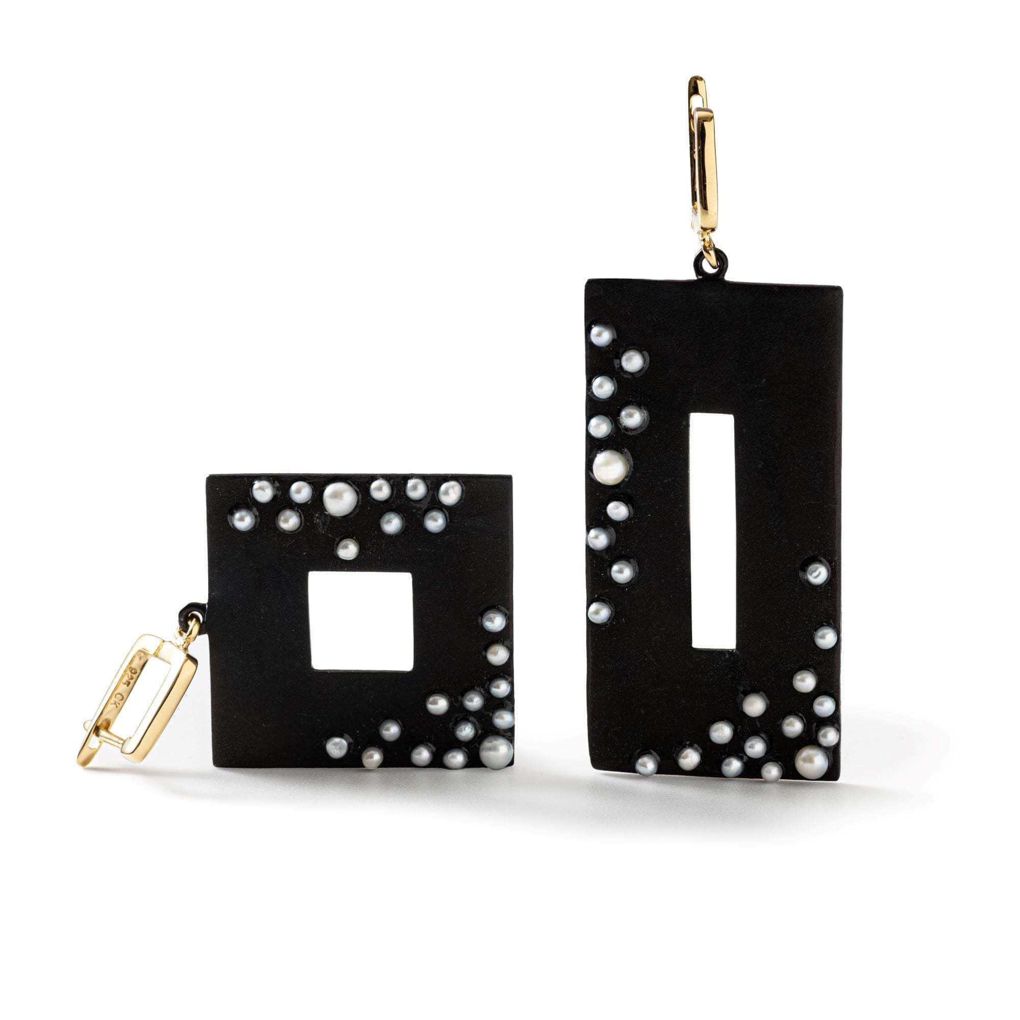 Ahti Designer High Contrast Asymmetric Earrings with Cultured MIcro Pearl in 925 Silver (Anthracite-Plated)