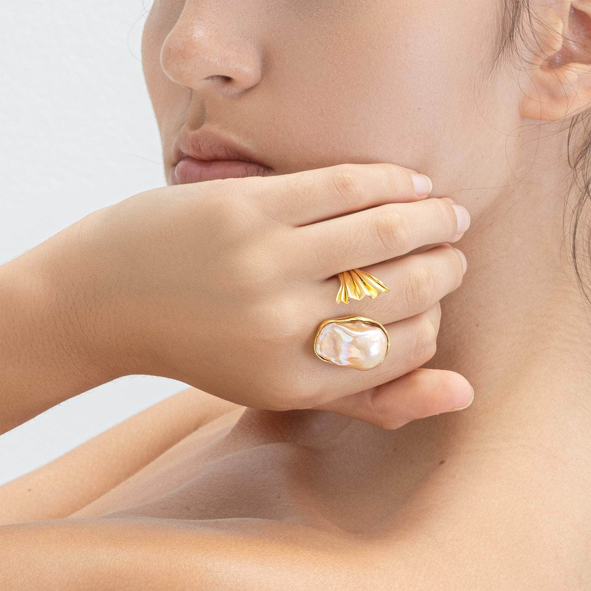 Niamh Baroque Pearl Ring (Gold 18K) GERMAN KABIRSKI