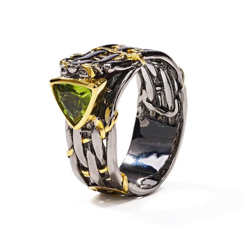 Nicasia Iconic Woven 925 Silver Ring with Trillion-Cut Peridot