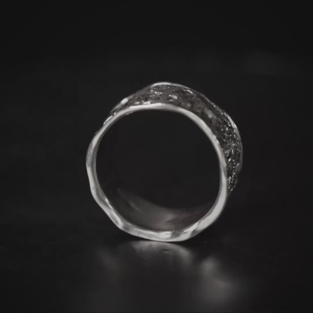 Velours Oxidized 925 Silver Ring with Textured Edgy Design