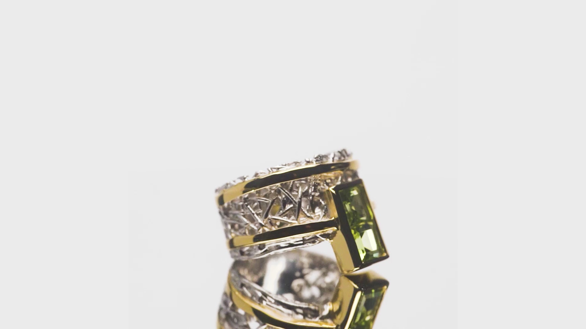 Verina Peridot Ring