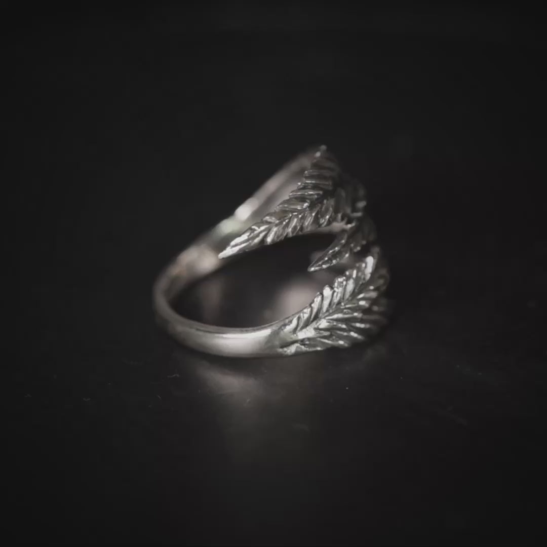 Skadi Unisex Oxidized 925 Silver Ring with Overlapping Leaf Design