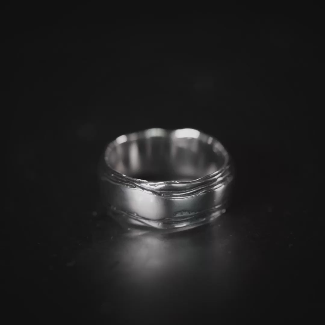 Dryas Oxidized Sterling Silver Thin Layered Ring