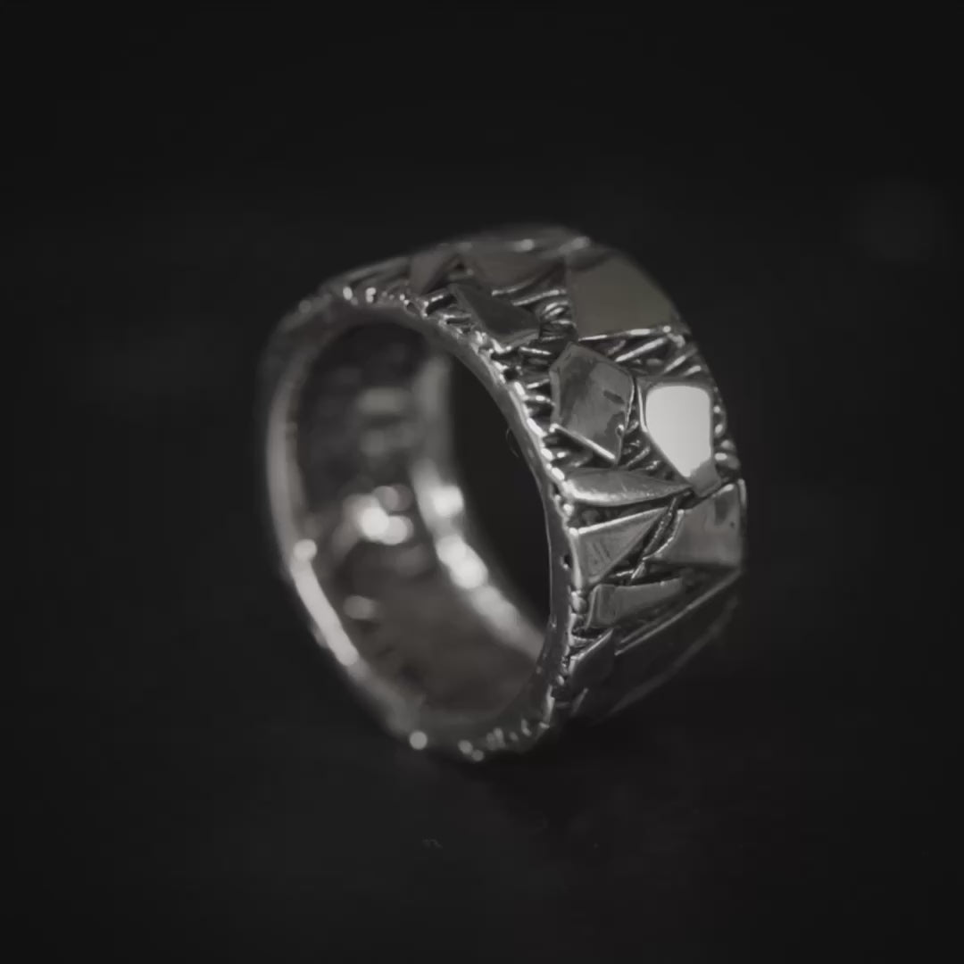 Pavois Oxidized 925 Silver Brutalist Ring with Shard-Like Texture
