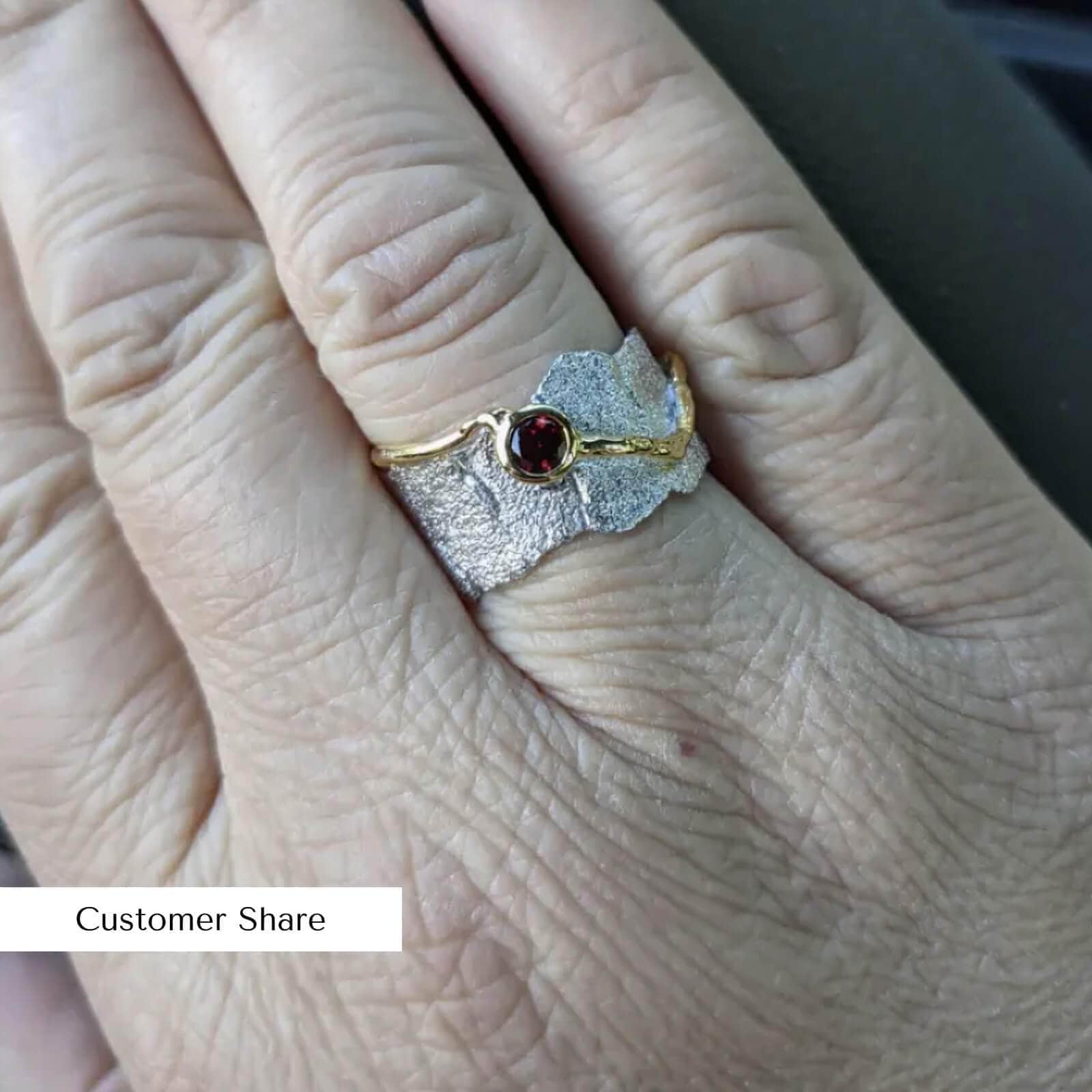 Revele Iconic Rhodolite Garnet 925 Silver Ring with Textured Surface and 18K Gold Plating