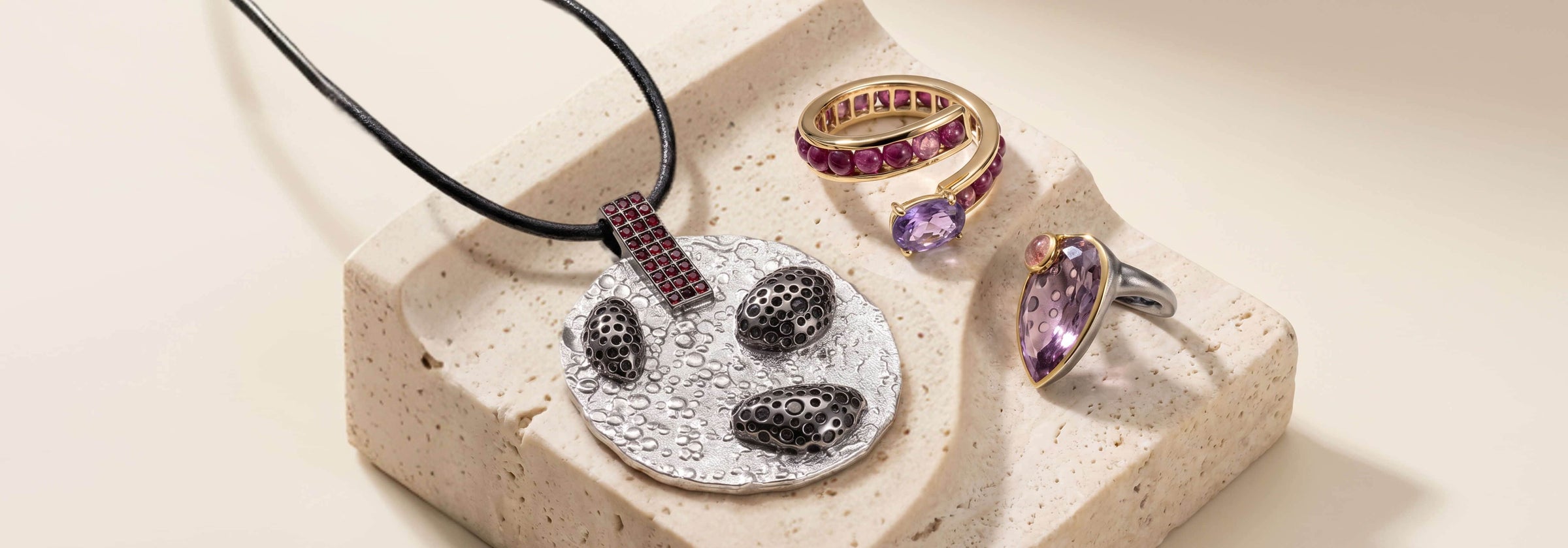 singular statement jewelry pendant and rings by german kabirski