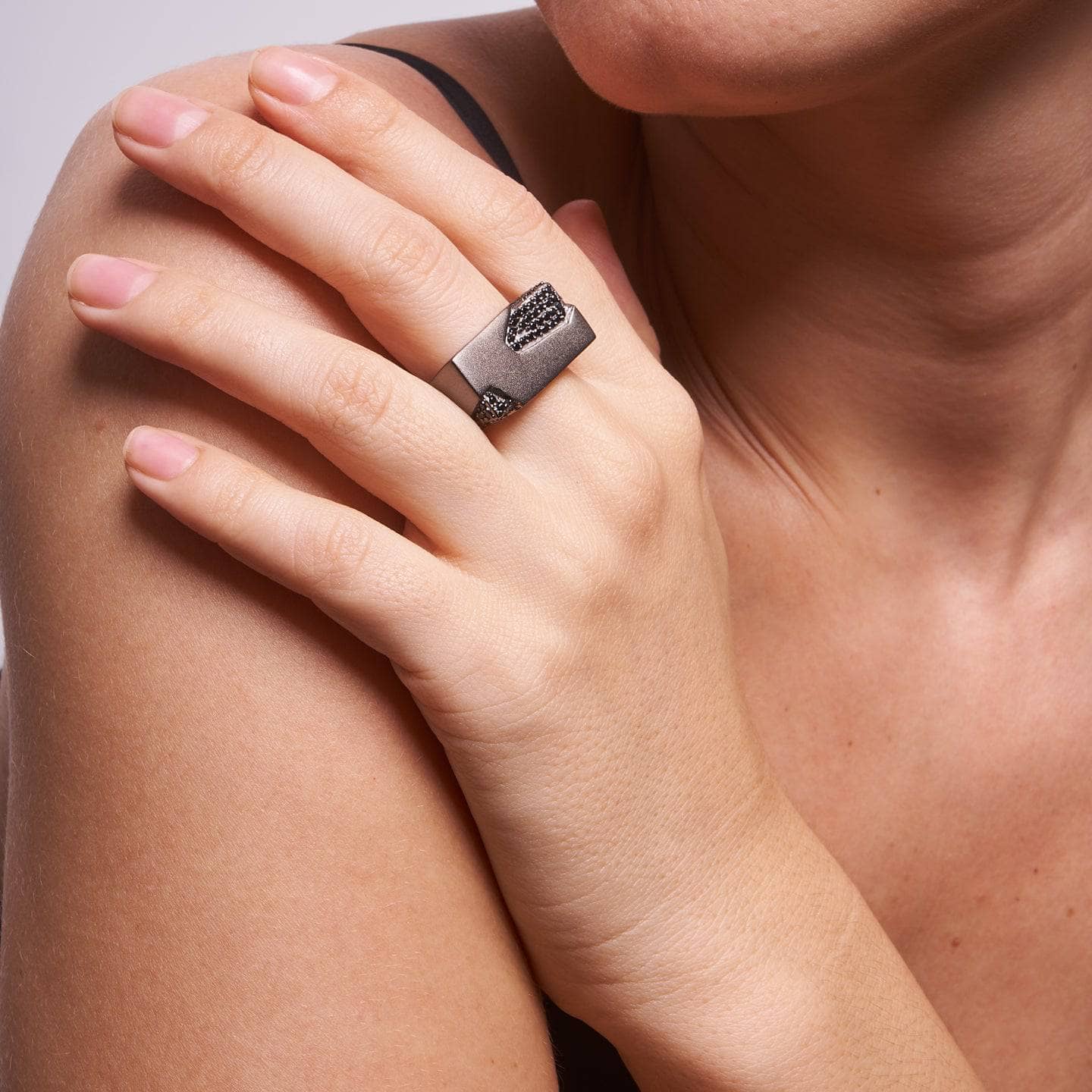 Jain Black Spinel Ring GERMAN KABIRSKI