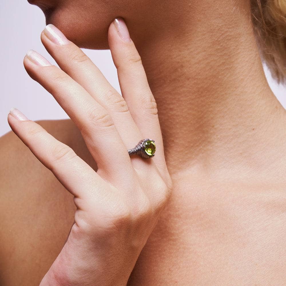 Neix Peridot Ring GERMAN KABIRSKI